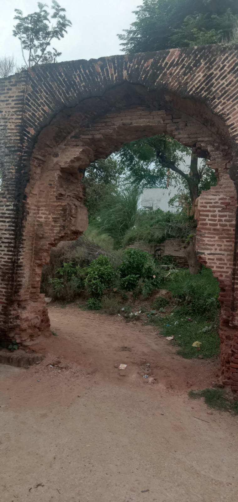 Padhar: surviving gate arch